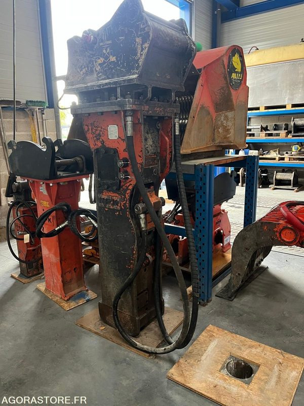 BRH NPK GH-7A 2012 - Hidrolik kırıcı: fotoğraf 1 BRH NPK GH-7A 2012 - Hidrolik kırıcı: fotoğraf 1