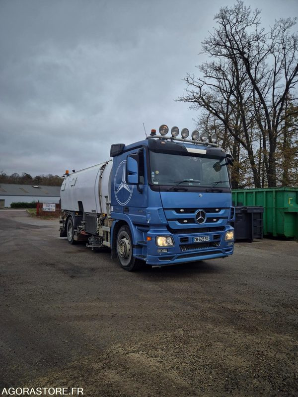 Balayeuse Eurovoirie Optifant 70 TA THP - 2012 - 242 000 heures - Yol süpürme aracı: fotoğraf 2 Balayeuse Eurovoirie Optifant 70 TA THP - 2012 - 242 000 heures - Yol süpürme aracı: fotoğraf 2