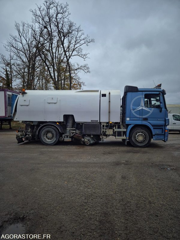 Balayeuse Eurovoirie Optifant 70 TA THP - 2012 - 242 000 heures - Yol süpürme aracı: fotoğraf 1 Balayeuse Eurovoirie Optifant 70 TA THP - 2012 - 242 000 heures - Yol süpürme aracı: fotoğraf 1