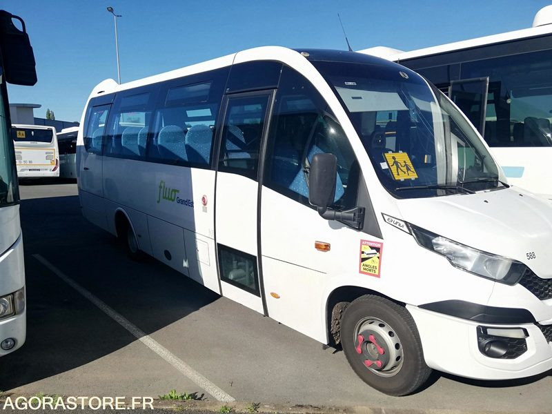 Bus Iveco UNVI 70C17 - 2017 - 120 000 km - Okul otobüsü: fotoğraf 1 Bus Iveco UNVI 70C17 - 2017 - 120 000 km - Okul otobüsü: fotoğraf 1