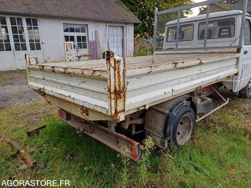 CAMIONNETTTE PLATEAU IVECO DAILY Pompadour (19) ne démarre pas - NON ROULANT - Damperli kamyonet: fotoğraf 3 CAMIONNETTTE PLATEAU IVECO DAILY Pompadour (19) ne démarre pas - NON ROULANT - Damperli kamyonet: fotoğraf 3