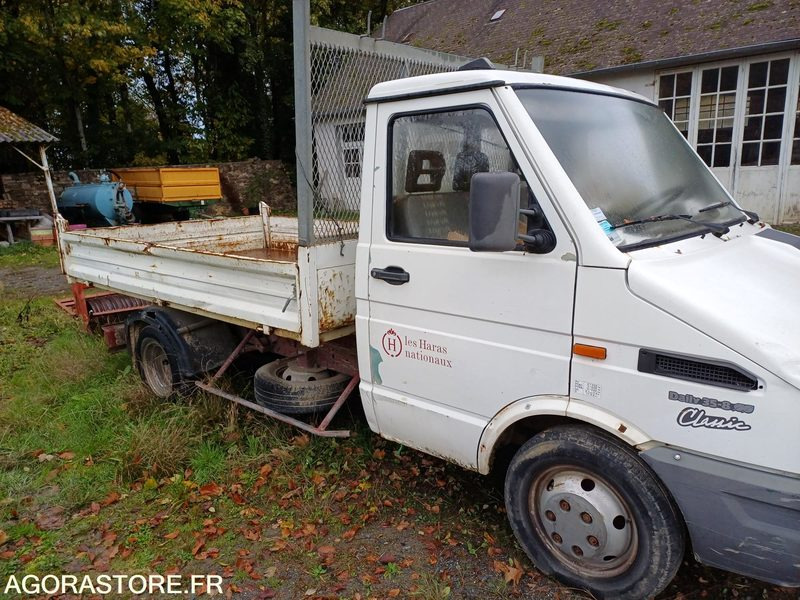 CAMIONNETTTE PLATEAU IVECO DAILY Pompadour (19) ne démarre pas - NON ROULANT - Damperli kamyonet: fotoğraf 2 CAMIONNETTTE PLATEAU IVECO DAILY Pompadour (19) ne démarre pas - NON ROULANT - Damperli kamyonet: fotoğraf 2