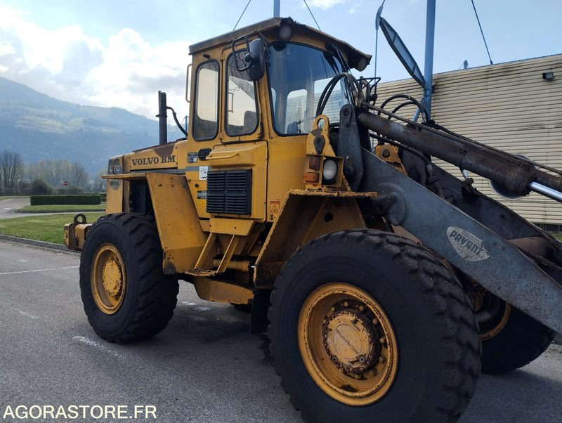 CHARGEUSE SUR PNEUS VOLVO L70 de 1993 n°9930 HS A REPARER - Yükleyici: fotoğraf 4 CHARGEUSE SUR PNEUS VOLVO L70 de 1993 n°9930 HS A REPARER - Yükleyici: fotoğraf 4