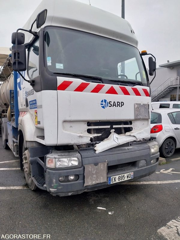 Tracteur RENAULT ADR pompe anneau liquide - 2003/ 808 664KM (ACCIDENTE) - Çekici: fotoğraf 1 Tracteur RENAULT ADR pompe anneau liquide - 2003/ 808 664KM (ACCIDENTE) - Çekici: fotoğraf 1