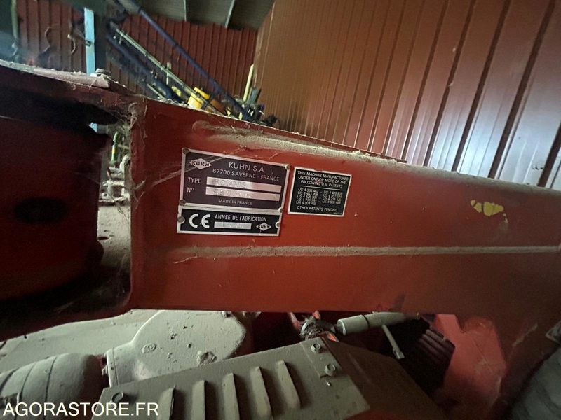 FAUCHEUSE TRAINEE KUHN FC300G 1995 AVEC CONDITIONNEUR - Çayır biçme makinesi: fotoğraf 5 FAUCHEUSE TRAINEE KUHN FC300G 1995 AVEC CONDITIONNEUR - Çayır biçme makinesi: fotoğraf 5