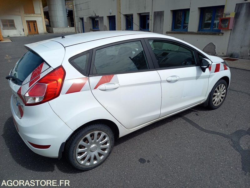 FORD FIESTA TDCI 70 FAP TREND -5 PORTES - Binek araba: fotoğraf 5 FORD FIESTA TDCI 70 FAP TREND -5 PORTES - Binek araba: fotoğraf 5