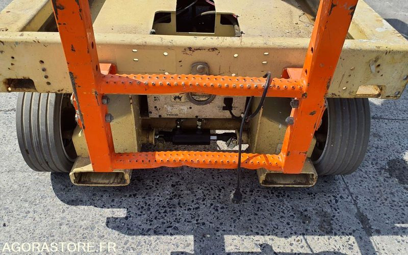 JLG 2646 ES NACELLE CISEAU ÉLECTRIQUE 10 M ÉTROIT - Araçüstü platform: fotoğraf 5 JLG 2646 ES NACELLE CISEAU ÉLECTRIQUE 10 M ÉTROIT - Araçüstü platform: fotoğraf 5
