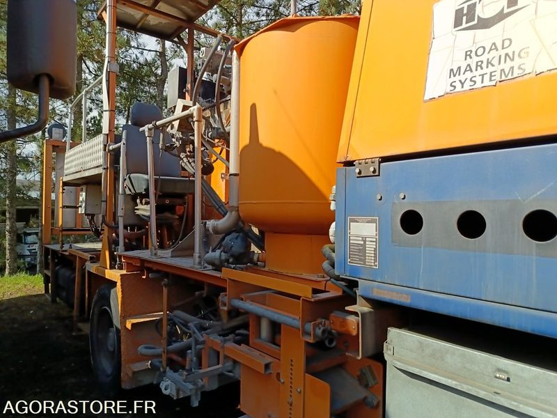 Camion Renault Midlum machine à spray peinture BE-892-HC - Kamyon: fotoğraf 4 Camion Renault Midlum machine à spray peinture BE-892-HC - Kamyon: fotoğraf 4
