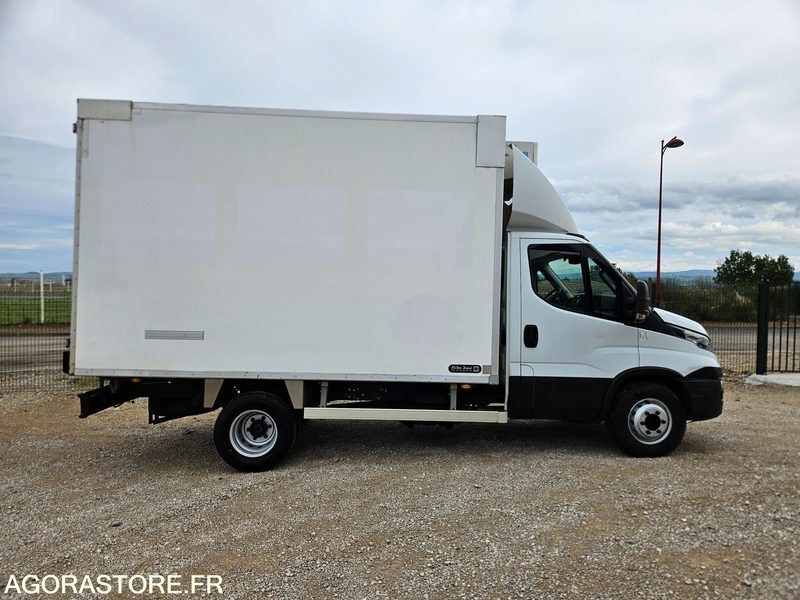 IVECO DAILY 72C21 PORTE VIANDE FRIGORIFIQUE - 2017 - 360 000KM - Kamyon: fotoğraf 1 IVECO DAILY 72C21 PORTE VIANDE FRIGORIFIQUE - 2017 - 360 000KM - Kamyon: fotoğraf 1