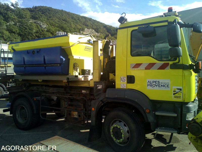 MAN 18.280 TGM 4X4 , saleuse STRATOS B40K, lame acier, aileron déneigement - Kamyon: fotoğraf 1 MAN 18.280 TGM 4X4 , saleuse STRATOS B40K, lame acier, aileron déneigement - Kamyon: fotoğraf 1