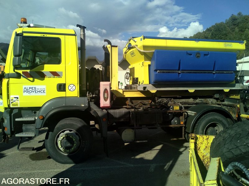 MAN 18.280 TGM 4X4 , saleuse STRATOS B40K, lame acier, aileron déneigement - Kamyon: fotoğraf 2 MAN 18.280 TGM 4X4 , saleuse STRATOS B40K, lame acier, aileron déneigement - Kamyon: fotoğraf 2