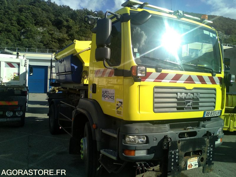 MAN 18.280 TGM 4X4 , saleuse STRATOS B40K, lame acier, aileron déneigement - Kamyon: fotoğraf 5 MAN 18.280 TGM 4X4 , saleuse STRATOS B40K, lame acier, aileron déneigement - Kamyon: fotoğraf 5