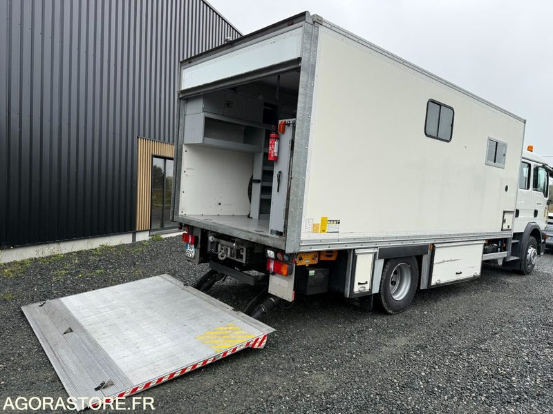 Porteur MAN TGM 15.250 cabine 7 places caisson base vie atelier hayon - 20500KM- - Kamyon: fotoğraf 3 Porteur MAN TGM 15.250 cabine 7 places caisson base vie atelier hayon - 20500KM- - Kamyon: fotoğraf 3