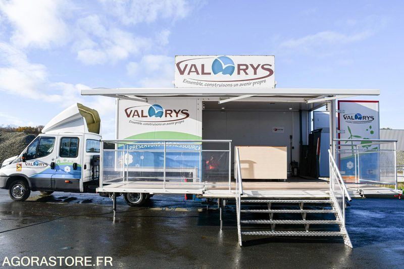 VEHICULE EVENEMENTIEL - CAMION PODIUM IVECO DAILY 6000 kms 2018 - Kamyon: fotoğraf 1 VEHICULE EVENEMENTIEL - CAMION PODIUM IVECO DAILY 6000 kms 2018 - Kamyon: fotoğraf 1