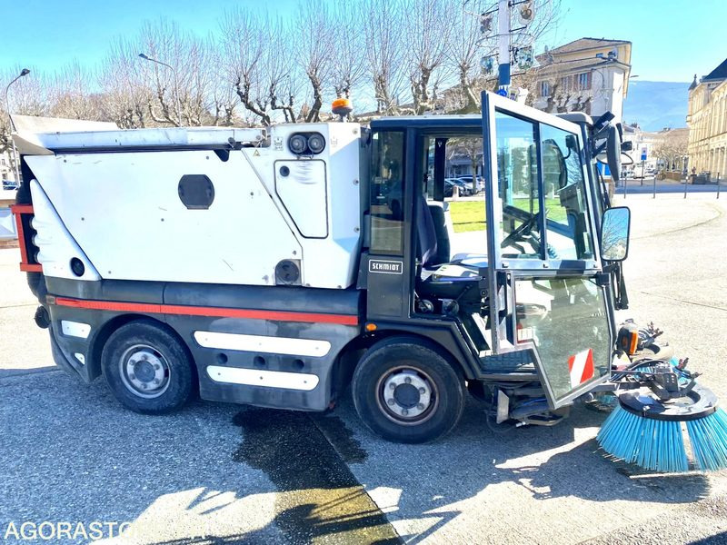 LOT DE DEUX BALAYEUSE SCHMIDT SWINGO 2001 ET 2003 + UNE BALAYEUSE BOSCHUNG 2001 - Yol süpürme aracı: fotoğraf 1 LOT DE DEUX BALAYEUSE SCHMIDT SWINGO 2001 ET 2003 + UNE BALAYEUSE BOSCHUNG 2001 - Yol süpürme aracı: fotoğraf 1