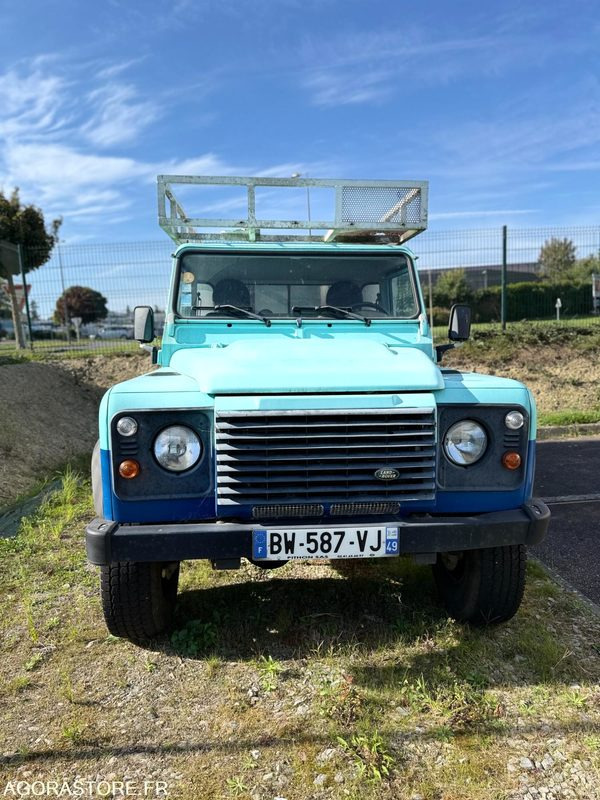 Land Rover Defender BW-587-VJ Mini Combiné Export Exclusivement - Pikap: fotoğraf 4 Land Rover Defender BW-587-VJ Mini Combiné Export Exclusivement - Pikap: fotoğraf 4