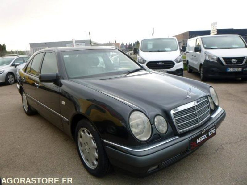 MERCEDES classe E 420 v8 W210 - 1996 - immatriculation espagnole vente pour pro - Binek araba: fotoğraf 1 MERCEDES classe E 420 v8 W210 - 1996 - immatriculation espagnole vente pour pro - Binek araba: fotoğraf 1