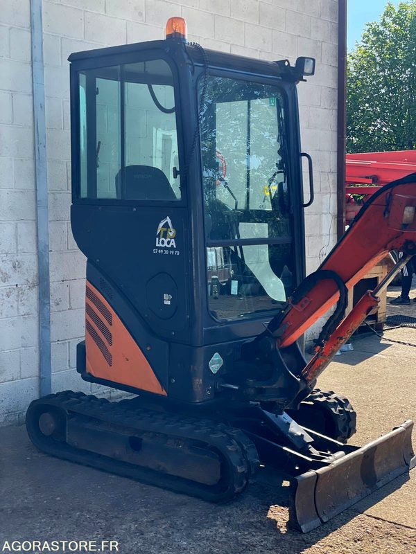 MINI-PELLE SUR CHENILLE CAOUTCHOUC HITACHI ZX17U-2 15CV 1.9T AVEC 3 GODETS - Ekskavatör: fotoğraf 5 MINI-PELLE SUR CHENILLE CAOUTCHOUC HITACHI ZX17U-2 15CV 1.9T AVEC 3 GODETS - Ekskavatör: fotoğraf 5