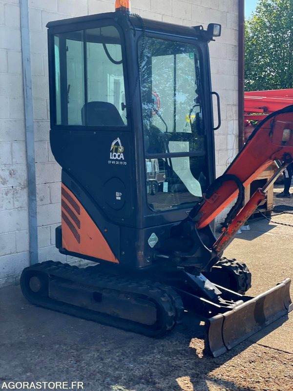MINI-PELLE SUR CHENILLE CAOUTCHOUC HITACHI ZX17U-2 15CV 1.9T AVEC 3 GODETS - Ekskavatör: fotoğraf 3 MINI-PELLE SUR CHENILLE CAOUTCHOUC HITACHI ZX17U-2 15CV 1.9T AVEC 3 GODETS - Ekskavatör: fotoğraf 3