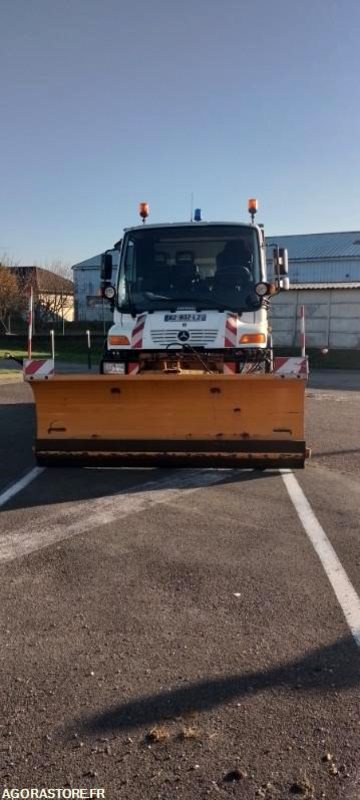 Mercedes UNIMOG U300 2011 24300 kms avec lame de déneigement + saleuse - Kar küreme aracı: fotoğraf 4 Mercedes UNIMOG U300 2011 24300 kms avec lame de déneigement + saleuse - Kar küreme aracı: fotoğraf 4