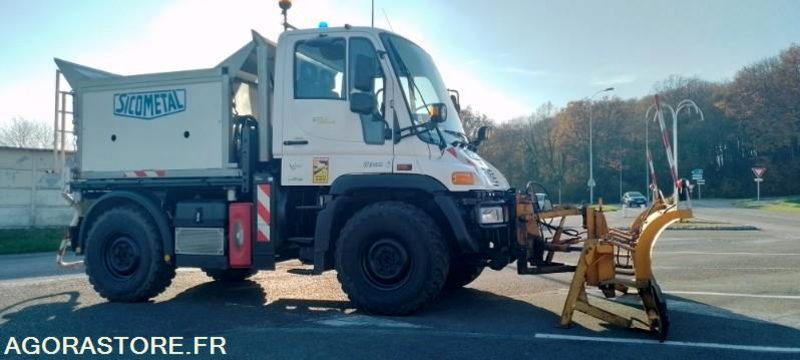 Mercedes UNIMOG U300 2011 24300 kms avec lame de déneigement + saleuse - Kar küreme aracı: fotoğraf 3 Mercedes UNIMOG U300 2011 24300 kms avec lame de déneigement + saleuse - Kar küreme aracı: fotoğraf 3