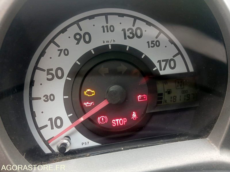 PEUGEOT 107 3 Portes 1.0 i 12V 68cv (boîte auto) 2008 181197km - Binek araba: fotoğraf 5 PEUGEOT 107 3 Portes 1.0 i 12V 68cv (boîte auto) 2008 181197km - Binek araba: fotoğraf 5