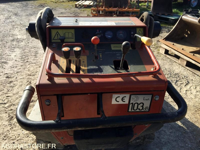 PORTE OUTILS à chenilles DITCH WITCH SK500 - Yükleyici: fotoğraf 4 PORTE OUTILS à chenilles DITCH WITCH SK500 - Yükleyici: fotoğraf 4