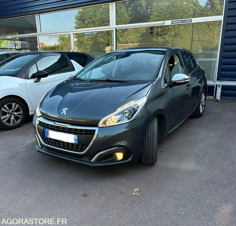 Peugeot 208 1.6 blue, HDI - Binek araba: fotoğraf 2 Peugeot 208 1.6 blue, HDI - Binek araba: fotoğraf 2