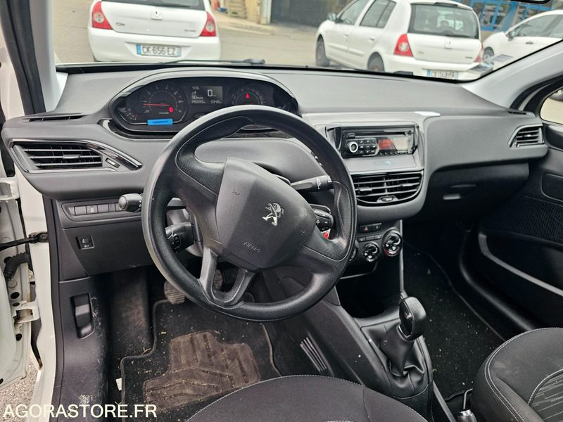 Peugeot 208 - 2014 - 145593km - DH782TX - Binek araba: fotoğraf 5 Peugeot 208 - 2014 - 145593km - DH782TX - Binek araba: fotoğraf 5