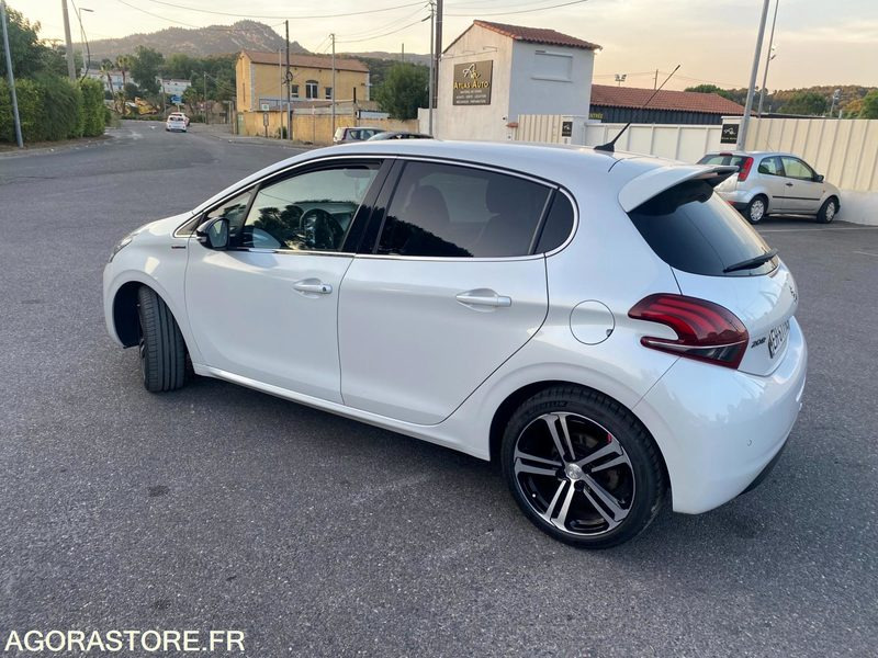 Peugeot 208 gt line - 2016 - 94384km - Binek araba: fotoğraf 4 Peugeot 208 gt line - 2016 - 94384km - Binek araba: fotoğraf 4