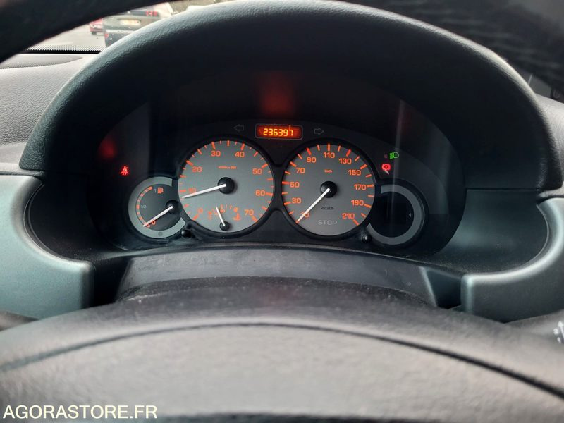 Peugeot partner 1.6hdi 90 ch - Binek araba: fotoğraf 5 Peugeot partner 1.6hdi 90 ch - Binek araba: fotoğraf 5