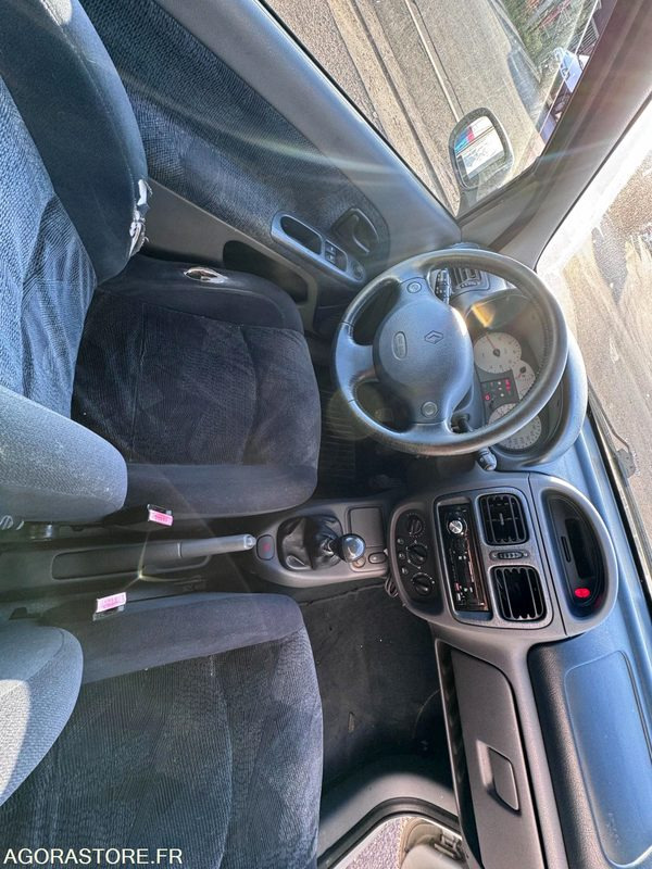 RENAULT CLIO 1.6I 110CH - 264830KMS - 1999 - Binek araba: fotoğraf 2 RENAULT CLIO 1.6I 110CH - 264830KMS - 1999 - Binek araba: fotoğraf 2
