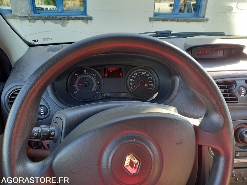 RENAULT CLIO 5 PLACES - Binek araba: fotoğraf 4 RENAULT CLIO 5 PLACES - Binek araba: fotoğraf 4