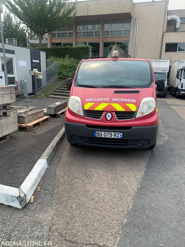 RENAULT Trafic II Fourgon Phase 2 L1H1 2.0 dCi 16V 90 cv - Panelvan: fotoğraf 1 RENAULT Trafic II Fourgon Phase 2 L1H1 2.0 dCi 16V 90 cv - Panelvan: fotoğraf 1