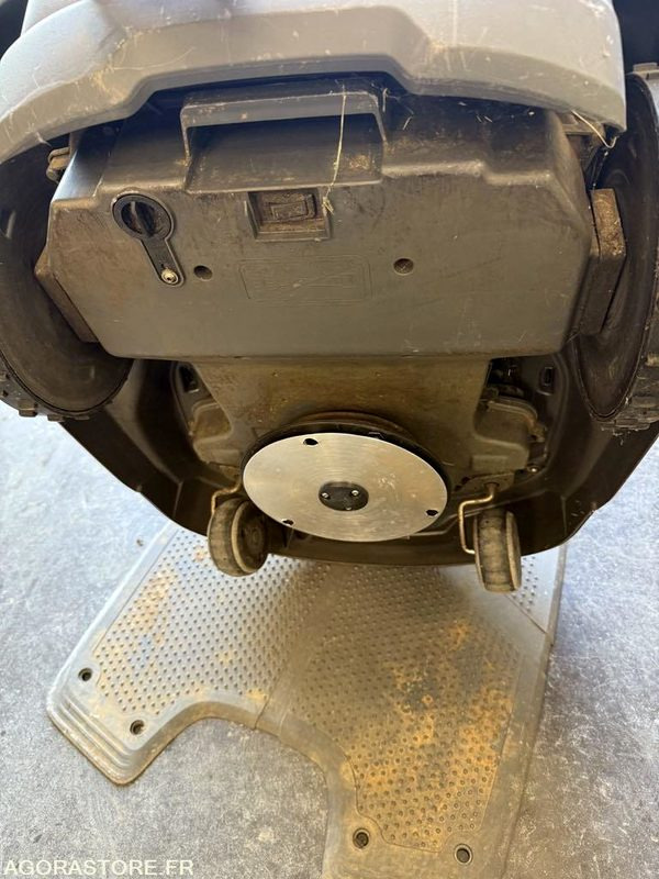 ROBOT de tonte 450x Husqvarna occasion 2022 5000m2 - Çim biçme makinesi: fotoğraf 4 ROBOT de tonte 450x Husqvarna occasion 2022 5000m2 - Çim biçme makinesi: fotoğraf 4