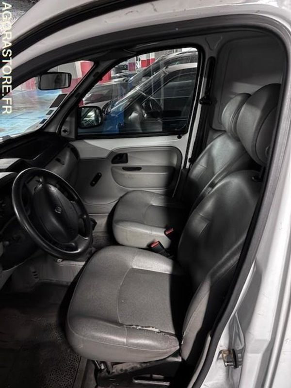 Renault Kangoo - 2004 - ESSENCE BATTERIE HS - Küçük panelvan: fotoğraf 4 Renault Kangoo - 2004 - ESSENCE BATTERIE HS - Küçük panelvan: fotoğraf 4