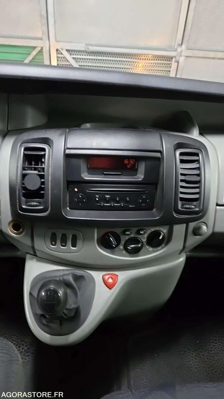 Minibüs, Minivan Renault Trafic - 2004 - 257907kms - 1707-XB-22: fotoğraf 9 Minibüs, Minivan Renault Trafic - 2004 - 257907kms - 1707-XB-22: fotoğraf 9