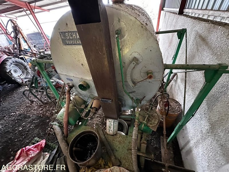 Repandeuse à bitume liquide sur berce - Schars - EPACCB 435 - 2500L 3Bars - 1987 - Asfalt distribütörü: fotoğraf 2 Repandeuse à bitume liquide sur berce - Schars - EPACCB 435 - 2500L 3Bars - 1987 - Asfalt distribütörü: fotoğraf 2