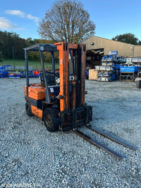 TOYOTA chariot levée libre TOYOTA 025FD18 Diesel - Dizel forklift: fotoğraf 2 TOYOTA chariot levée libre TOYOTA 025FD18 Diesel - Dizel forklift: fotoğraf 2