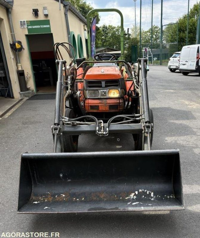 TRACTEUR KUBOTA L3300 - Traktör: fotoğraf 1 TRACTEUR KUBOTA L3300 - Traktör: fotoğraf 1