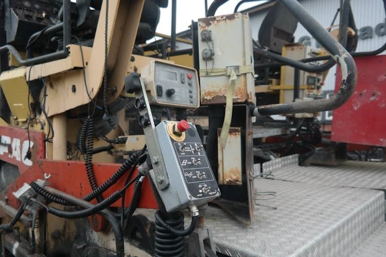 Dynapack F121 4WD - Asfalt serici: fotoğraf 4 Dynapack F121 4WD - Asfalt serici: fotoğraf 4