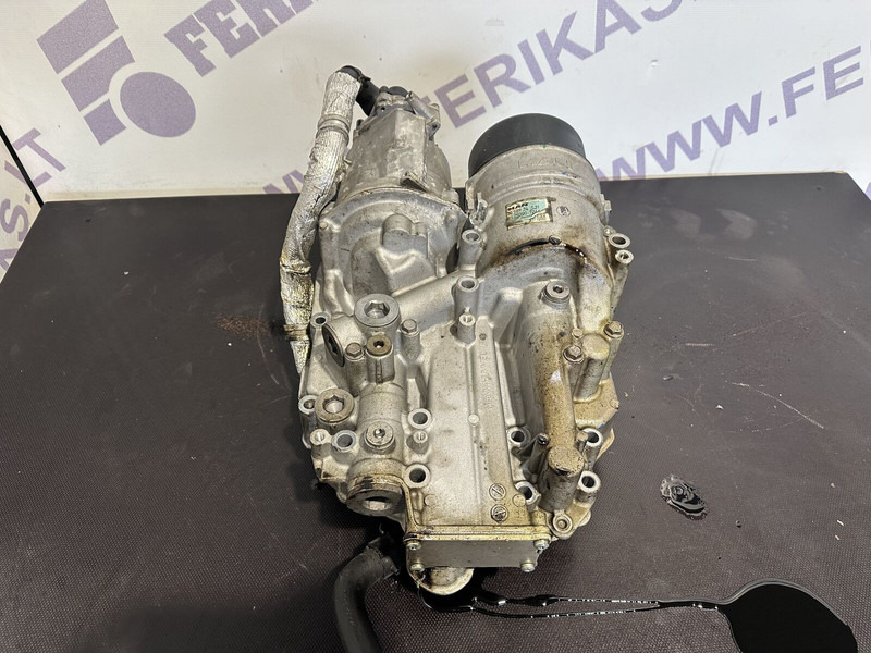 MAN oil filter housing with coolant - Motor ve yedek parça - Kamyon: fotoğraf 2 MAN oil filter housing with coolant - Motor ve yedek parça - Kamyon: fotoğraf 2