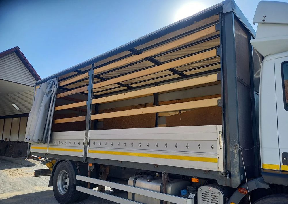 Inny - Tenteli kamyon: fotoğraf 1 Inny - Tenteli kamyon: fotoğraf 1