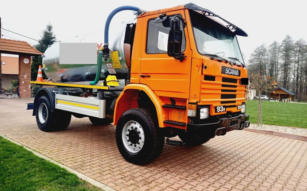 Scania 93 H 4X4 ALLROAD 4 WD - Tanker kamyon: fotoğraf 2 Scania 93 H 4X4 ALLROAD 4 WD - Tanker kamyon: fotoğraf 2