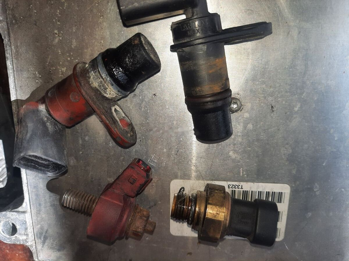 Cummins motor 239Kvt Cummins - Yönetim bloku - Otobüs: fotoğraf 4 Cummins motor 239Kvt Cummins - Yönetim bloku - Otobüs: fotoğraf 4