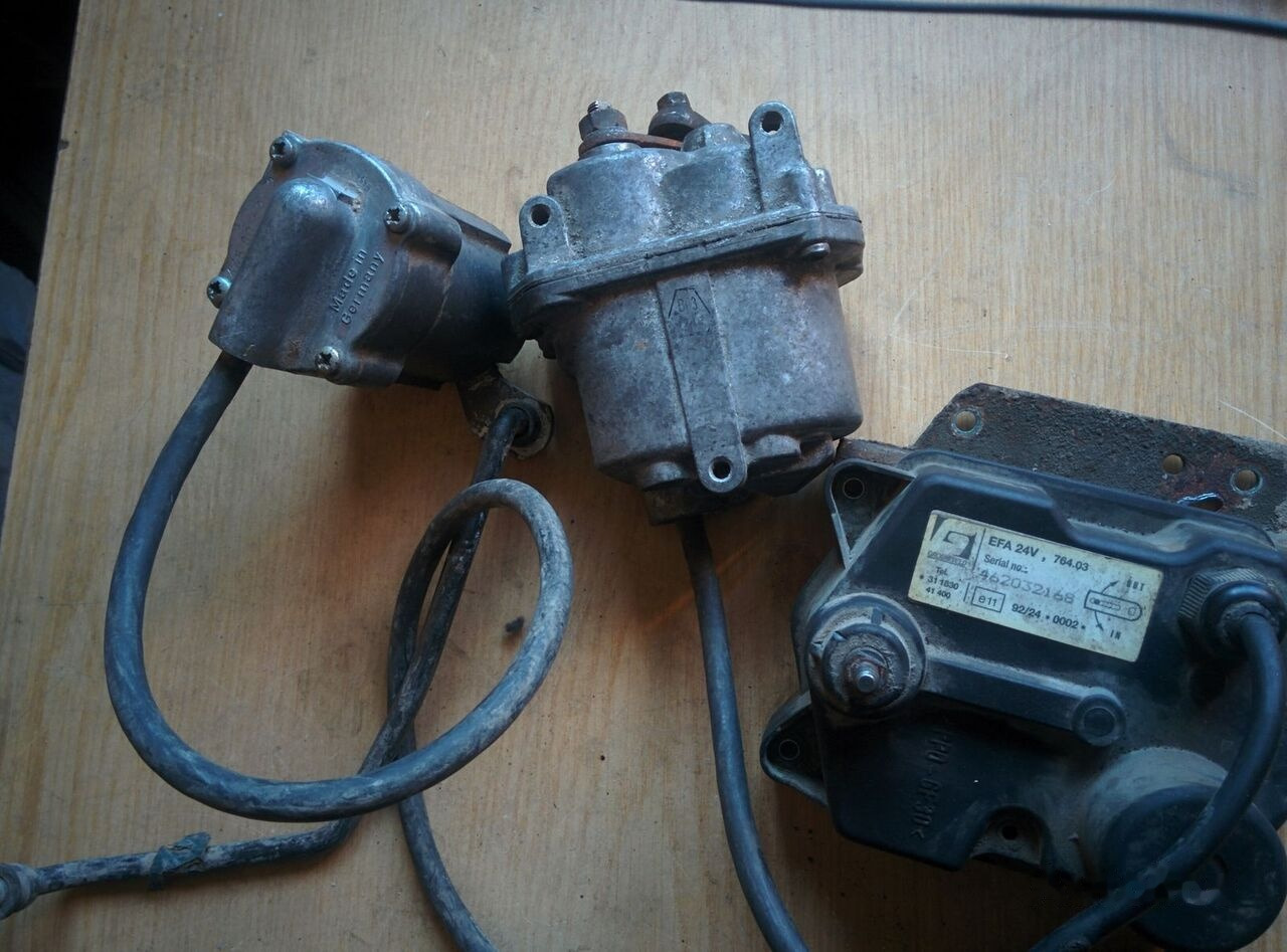 Mercedes-Benz potentsiometr 445.805.2\2 . 4.4.\511.5.10. 5020. 5.9/ 5.18/3 . 44 Mercedes-Benz O405 - Yönetim bloku - Otobüs: fotoğraf 2 Mercedes-Benz potentsiometr 445.805.2\2 . 4.4.\511.5.10. 5020. 5.9/ 5.18/3 . 44 Mercedes-Benz O405 - Yönetim bloku - Otobüs: fotoğraf 2