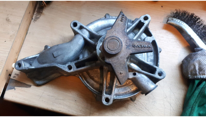 Volvo B 12 9700 . FM/FH - Soğutucu pompası: fotoğraf 1 Volvo B 12 9700 . FM/FH - Soğutucu pompası: fotoğraf 1