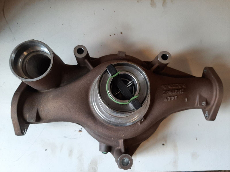 Volvo  - Soğutucu pompası: fotoğraf 1 Volvo  - Soğutucu pompası: fotoğraf 1