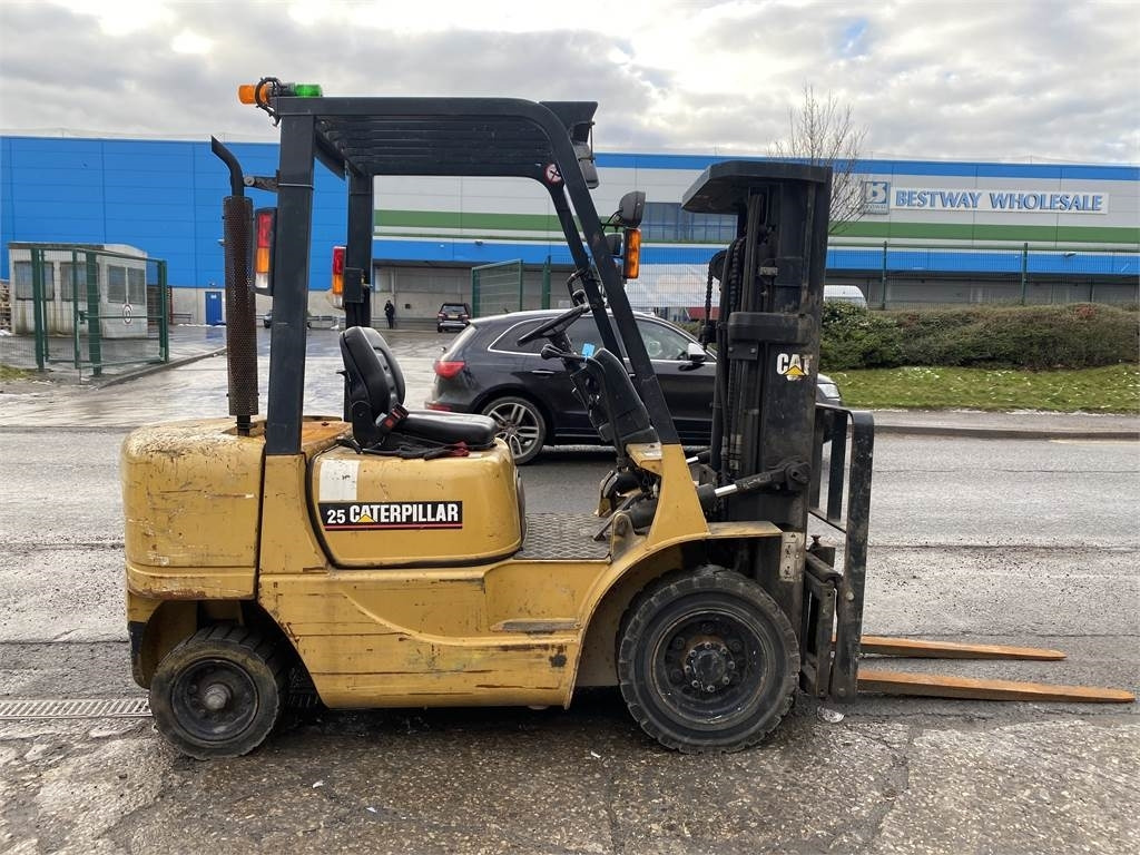 CAT DP25K - Dizel forklift: fotoğraf 2 CAT DP25K - Dizel forklift: fotoğraf 2