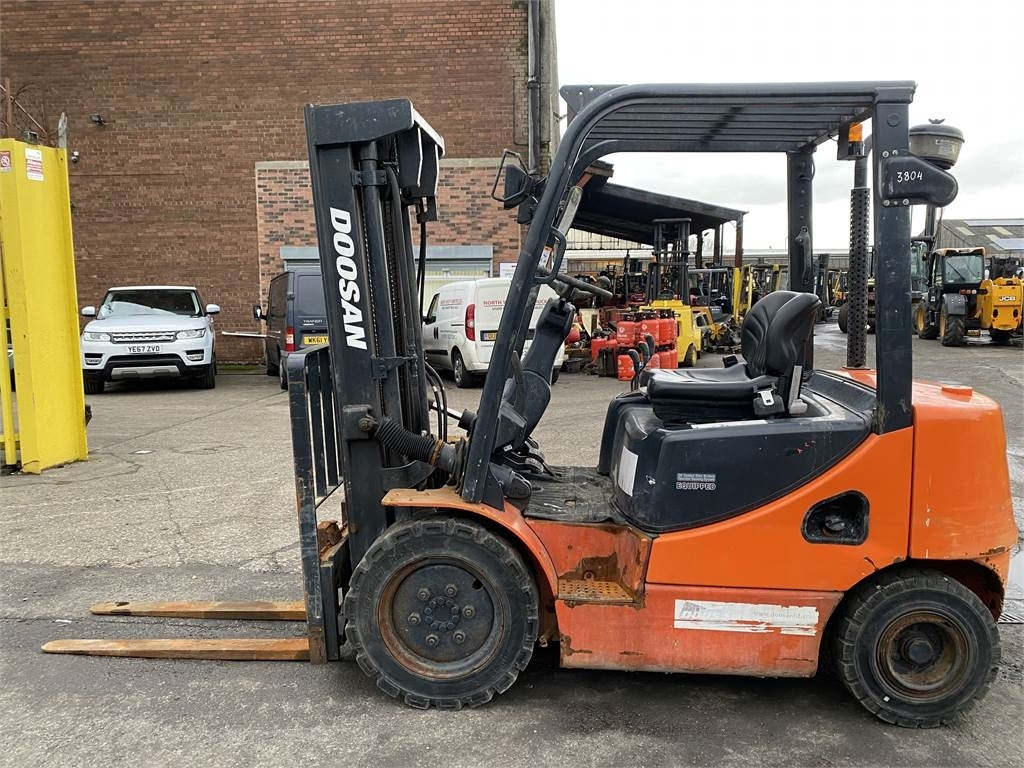 Doosan D25S-5 - Dizel forklift: fotoğraf 1 Doosan D25S-5 - Dizel forklift: fotoğraf 1